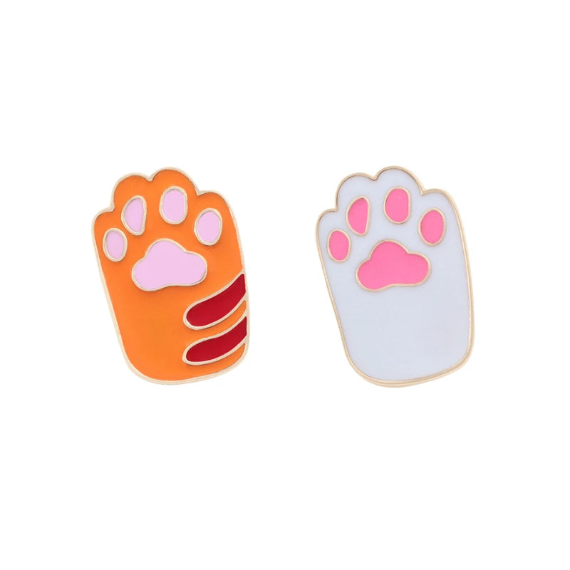 2PCS Cute Cat Pins – Friendship Black & White Kitten Brooches