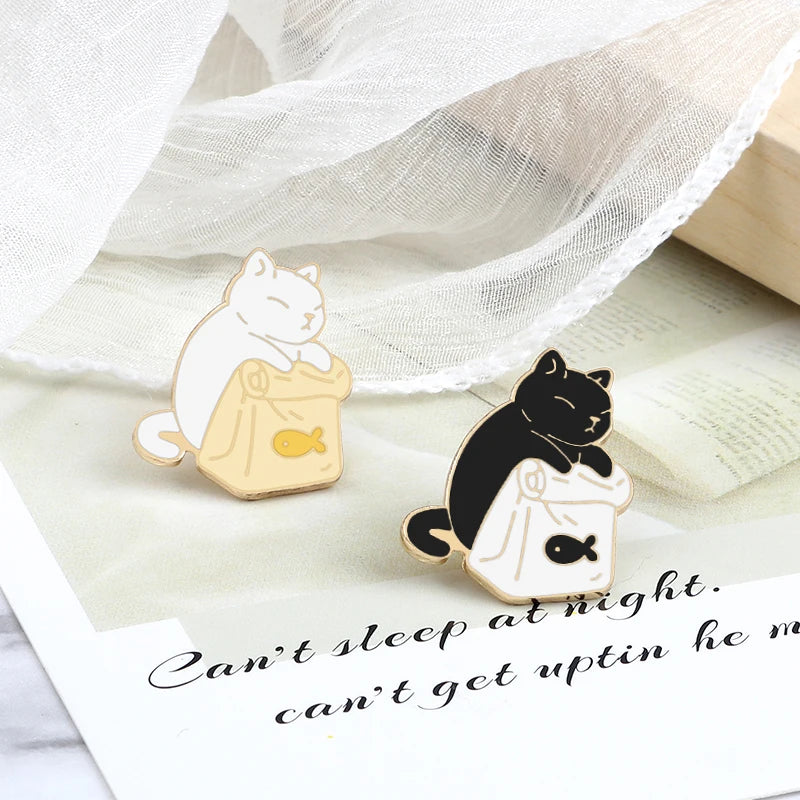 2PCS Cute Cat Pins – Friendship Black & White Kitten Brooches