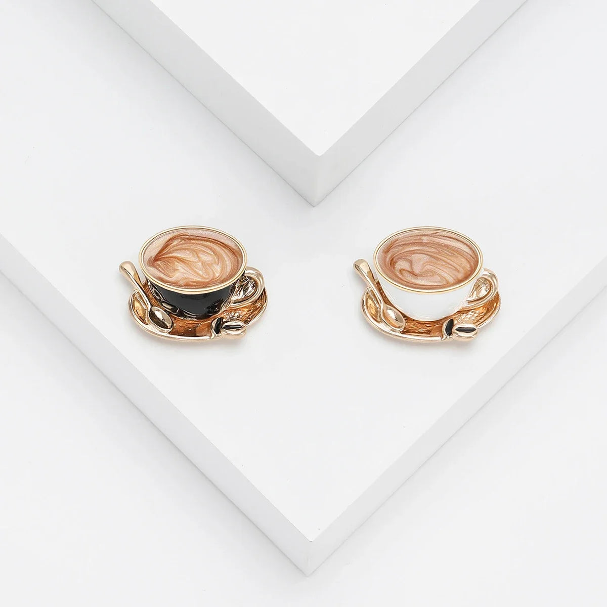Coffee Cup Enamel Pin – Cute Unisex Brooch for Clothes & Bags