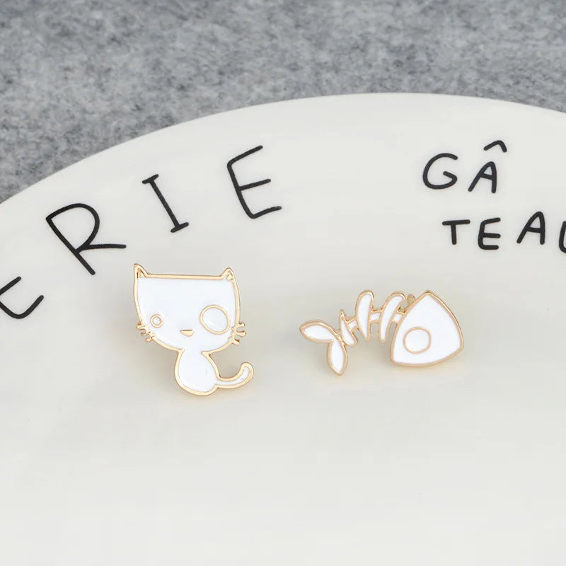 2PCS Cute Cat Pins – Friendship Black & White Kitten Brooches