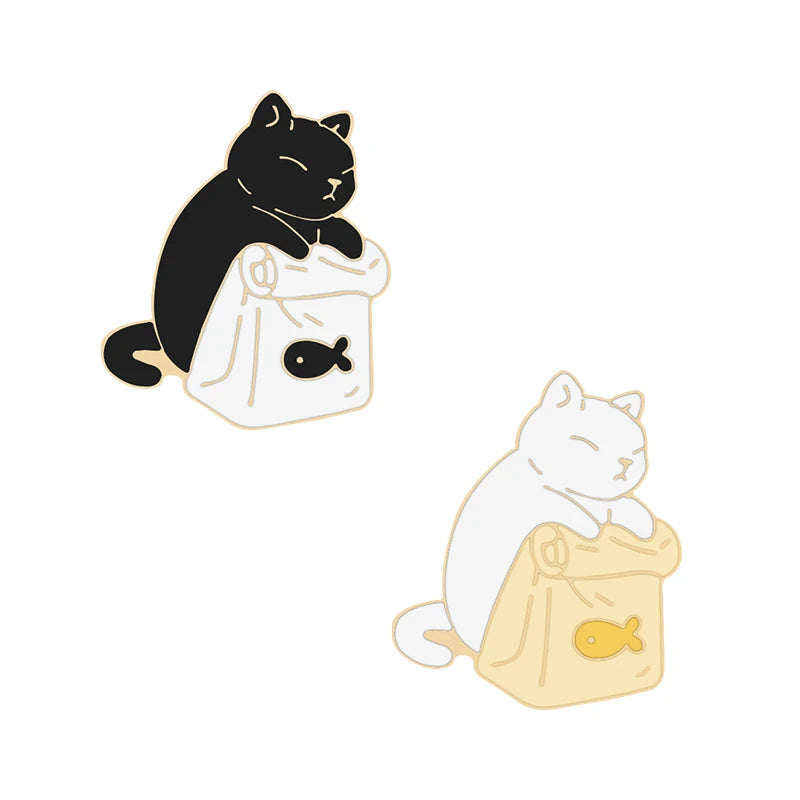2PCS Cute Cat Pins – Friendship Black & White Kitten Brooches