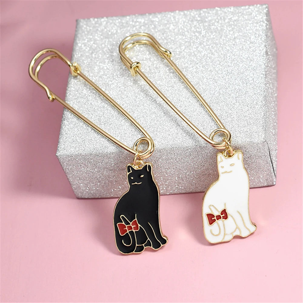 2PCS Cute Cat Pins – Friendship Black & White Kitten Brooches