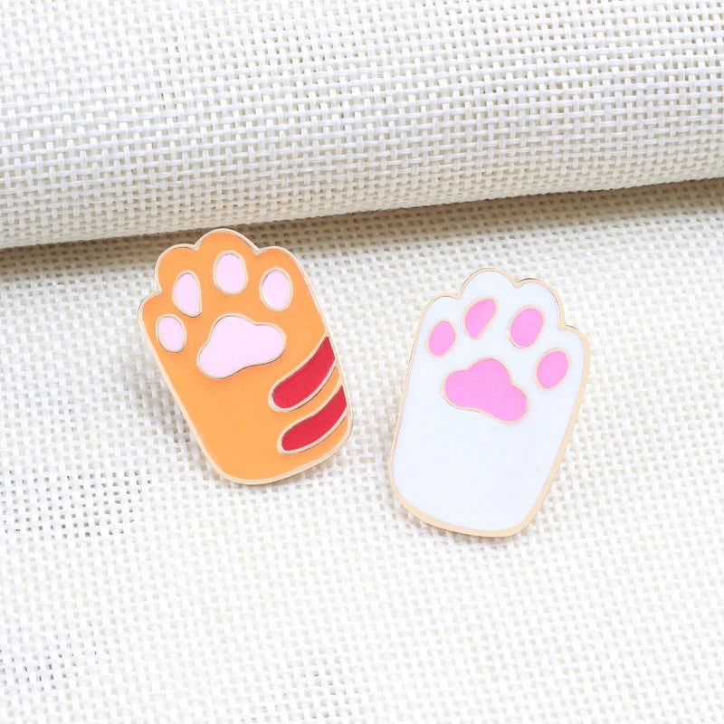 2PCS Cute Cat Pins – Friendship Black & White Kitten Brooches
