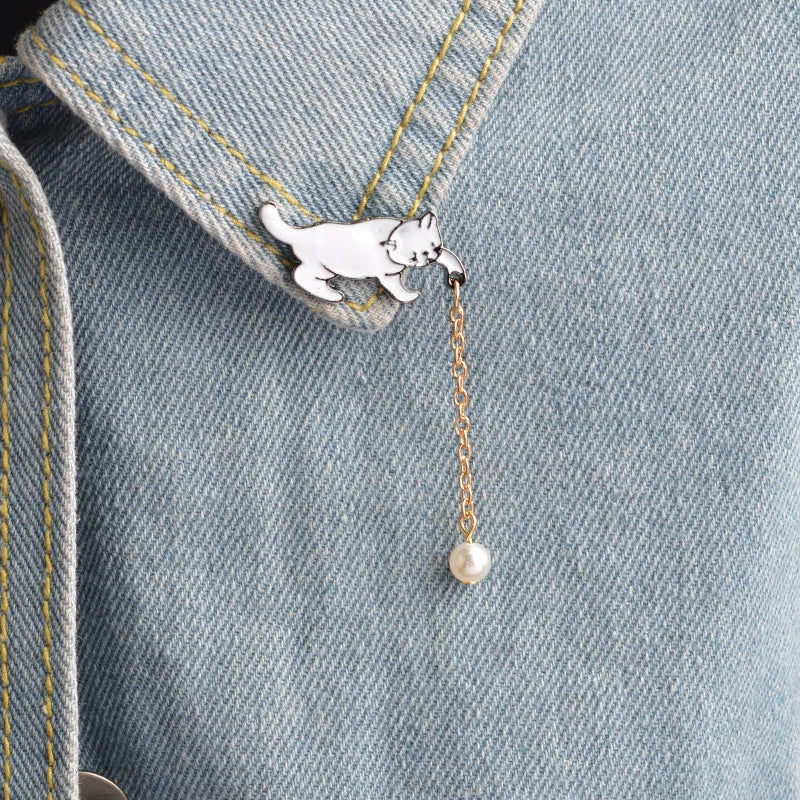 Small Cat Enamel Brooch – Cute Backpack & Collar Pin