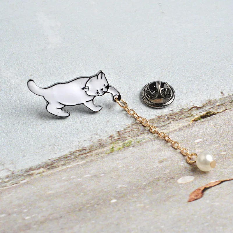 Small Cat Enamel Brooch – Cute Backpack & Collar Pin