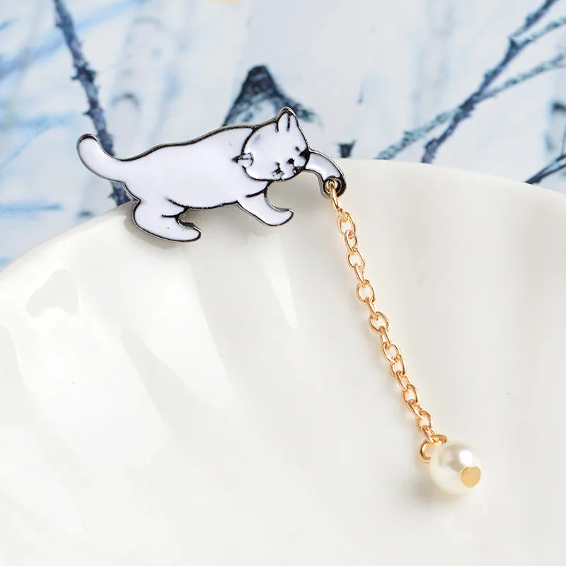 Small Cat Enamel Brooch – Cute Backpack & Collar Pin