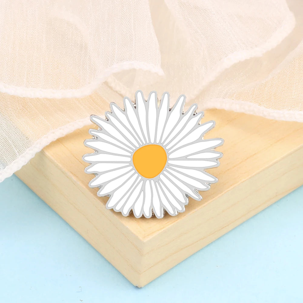 Cute Cartoon Bee Picking Honey Enamel Brooch – Sunflower & Daisy Pins for Women, Kids & Couples