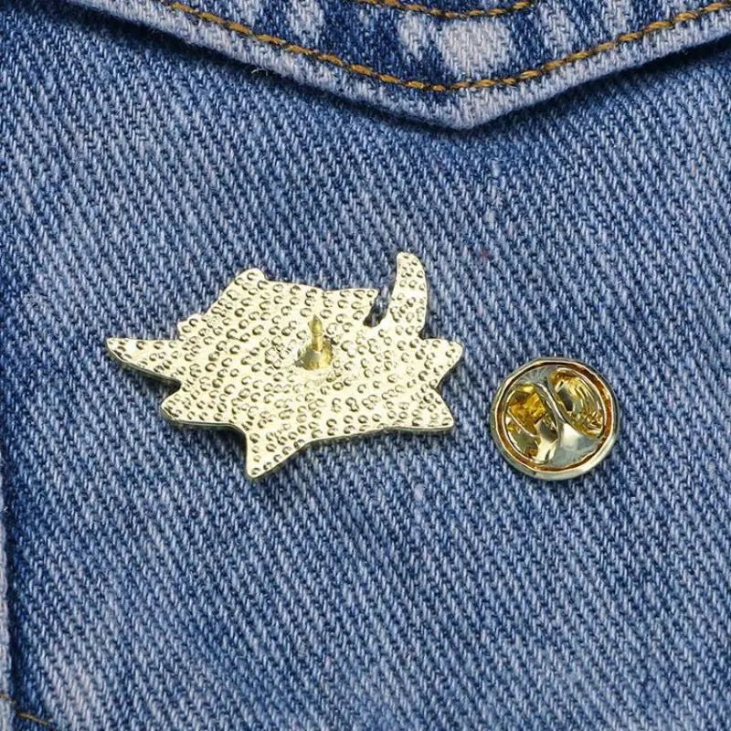 Black Cat with Knife Enamel Pin – Funny Cartoon Brooch for Clothes, Bags & Hats