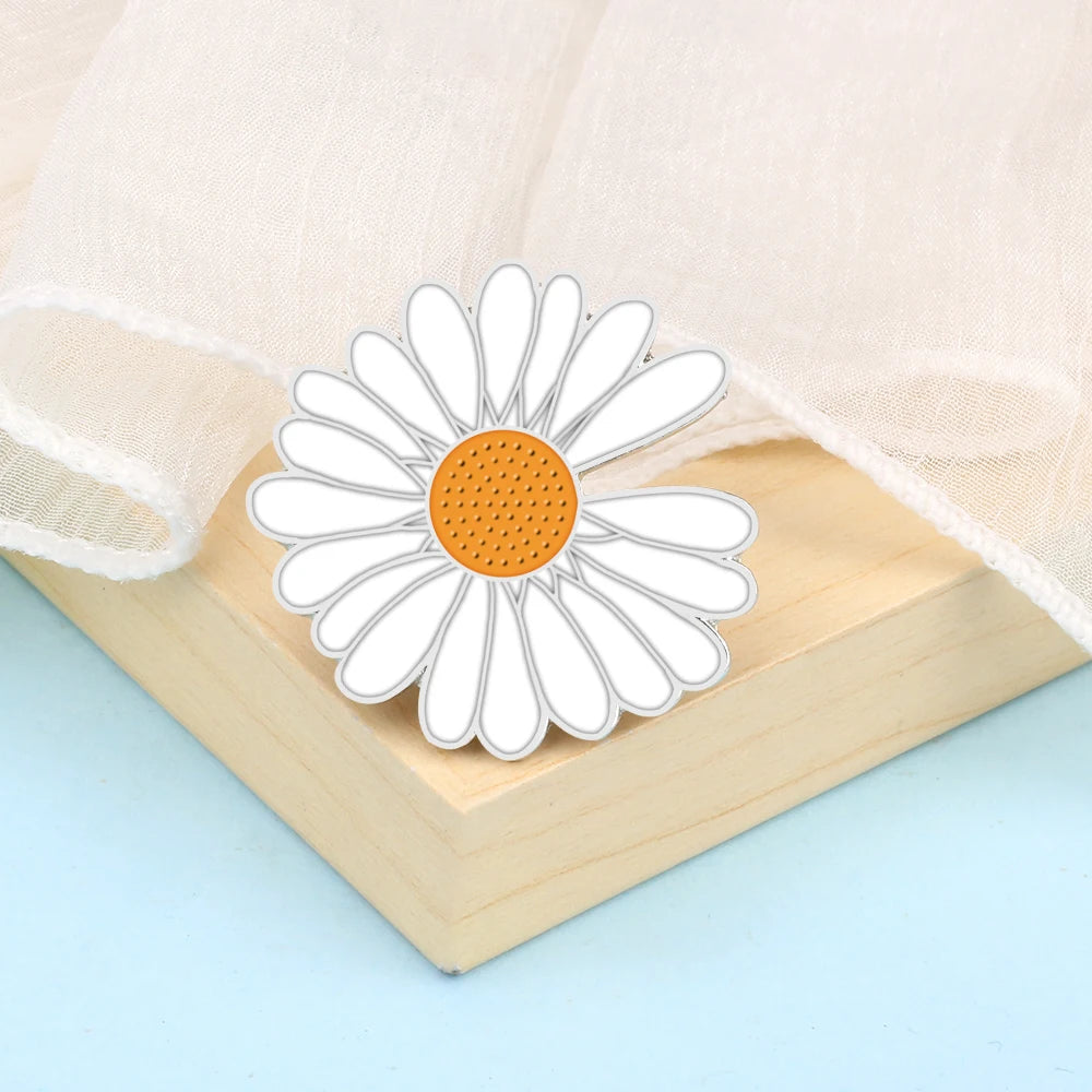 Cute Cartoon Bee Picking Honey Enamel Brooch – Sunflower & Daisy Pins for Women, Kids & Couples