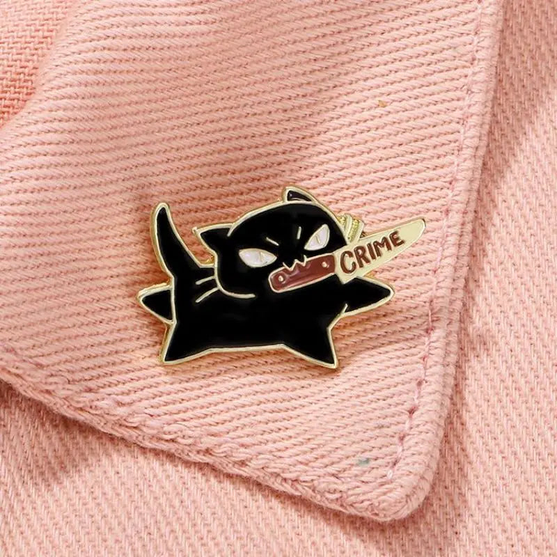 Black Cat with Knife Enamel Pin – Funny Cartoon Brooch for Clothes, Bags & Hats