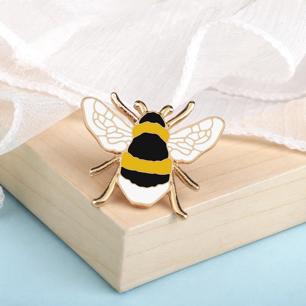 Cute Cartoon Bee Picking Honey Enamel Brooch – Sunflower & Daisy Pins for Women, Kids & Couples