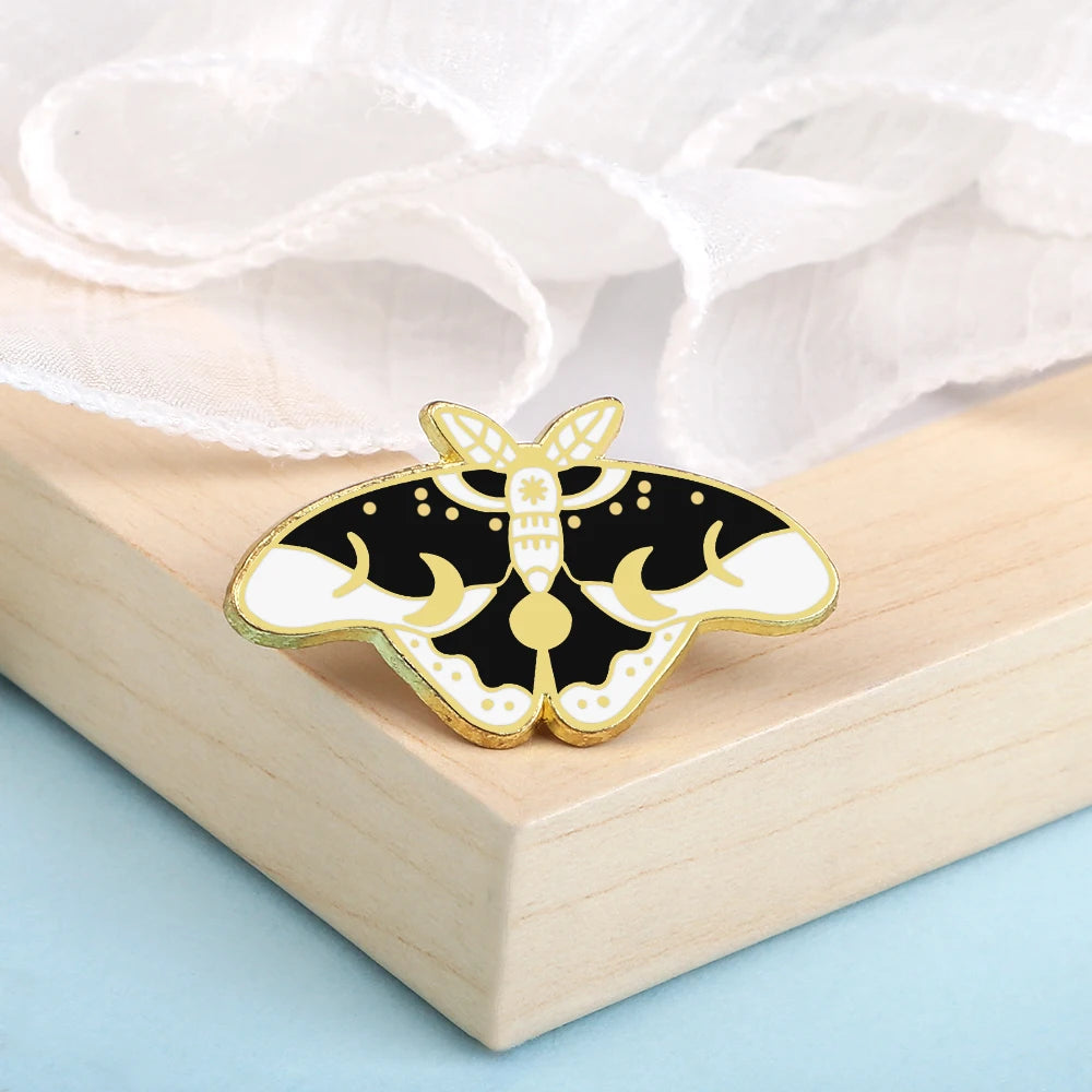 Cute Cartoon Bee Picking Honey Enamel Brooch – Sunflower & Daisy Pins for Women, Kids & Couples