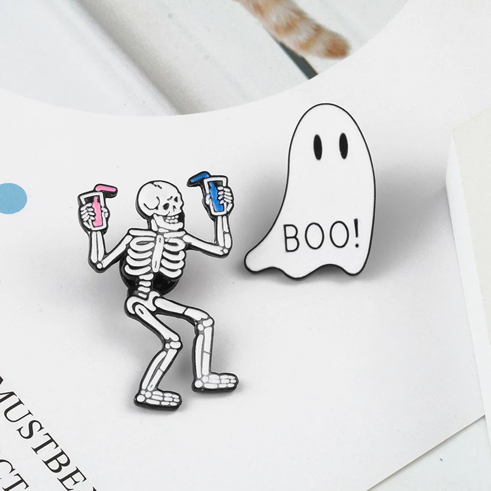 BOO! Skull Enamel Pin – Black & White Punk Horror Lapel Badge for Bags & Jackets