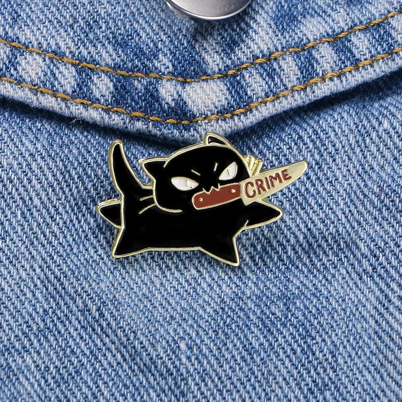 Black Cat with Knife Enamel Pin – Funny Cartoon Brooch for Clothes, Bags & Hats