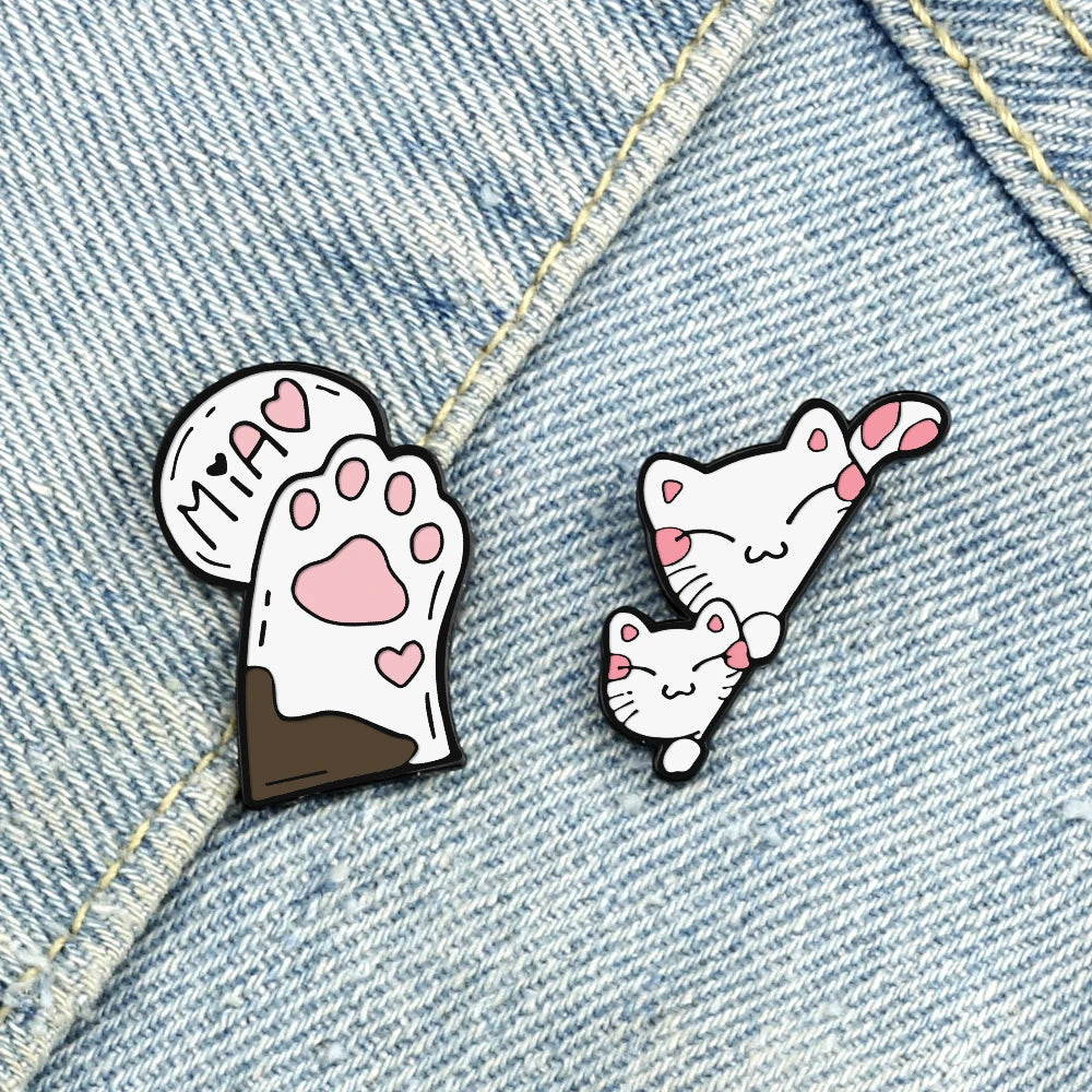 Lovely Pink Cat Claw Enamel Pin – Cute Kitten Brooch for Kids & Girls
