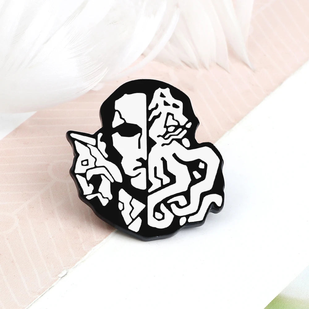 BOO! Skull Enamel Pin – Black & White Punk Horror Lapel Badge for Bags & Jackets