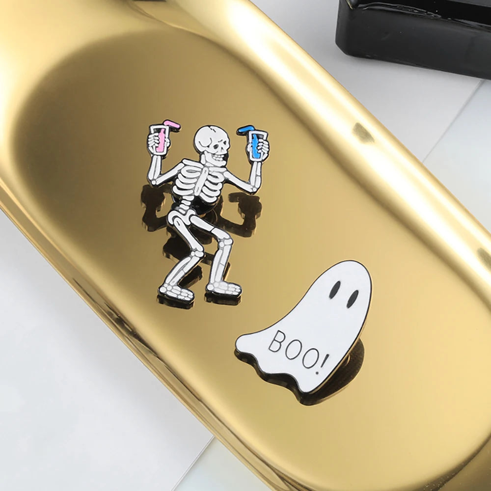 BOO! Skull Enamel Pin – Black & White Punk Horror Lapel Badge for Bags & Jackets