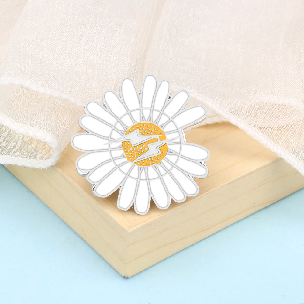Cute Cartoon Bee Picking Honey Enamel Brooch – Sunflower & Daisy Pins for Women, Kids & Couples