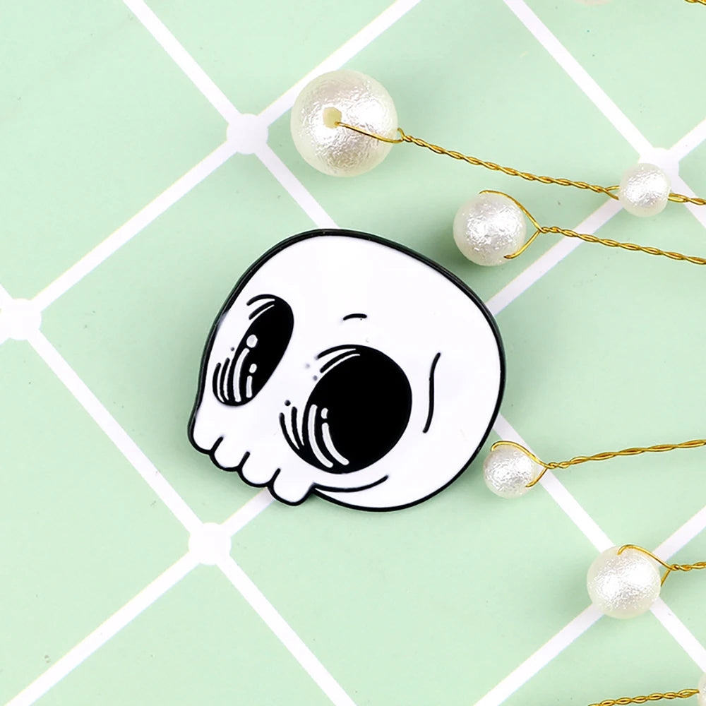 BOO! Skull Enamel Pin – Black & White Punk Horror Lapel Badge for Bags & Jackets