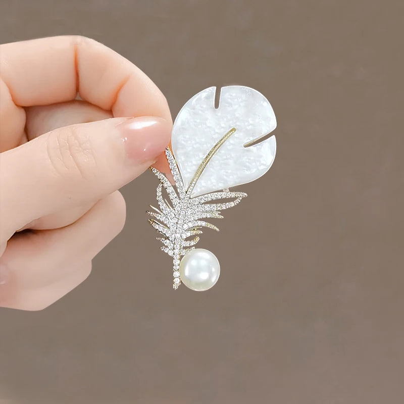 Exquisite Green Crystal Butterfly Brooch – Elegant Jewelry Gift for Women & Girls