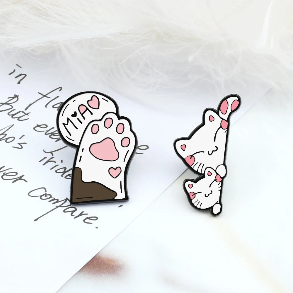 Lovely Pink Cat Claw Enamel Pin – Cute Kitten Brooch for Kids & Girls