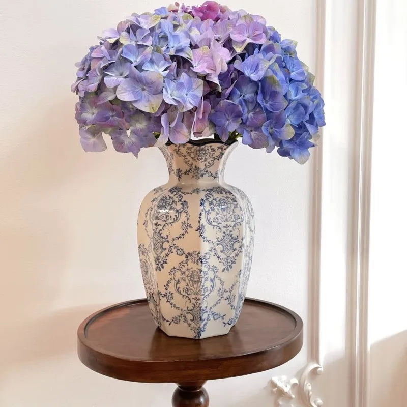 Flora Grace – Chic Ceramic Vase for Bouquets