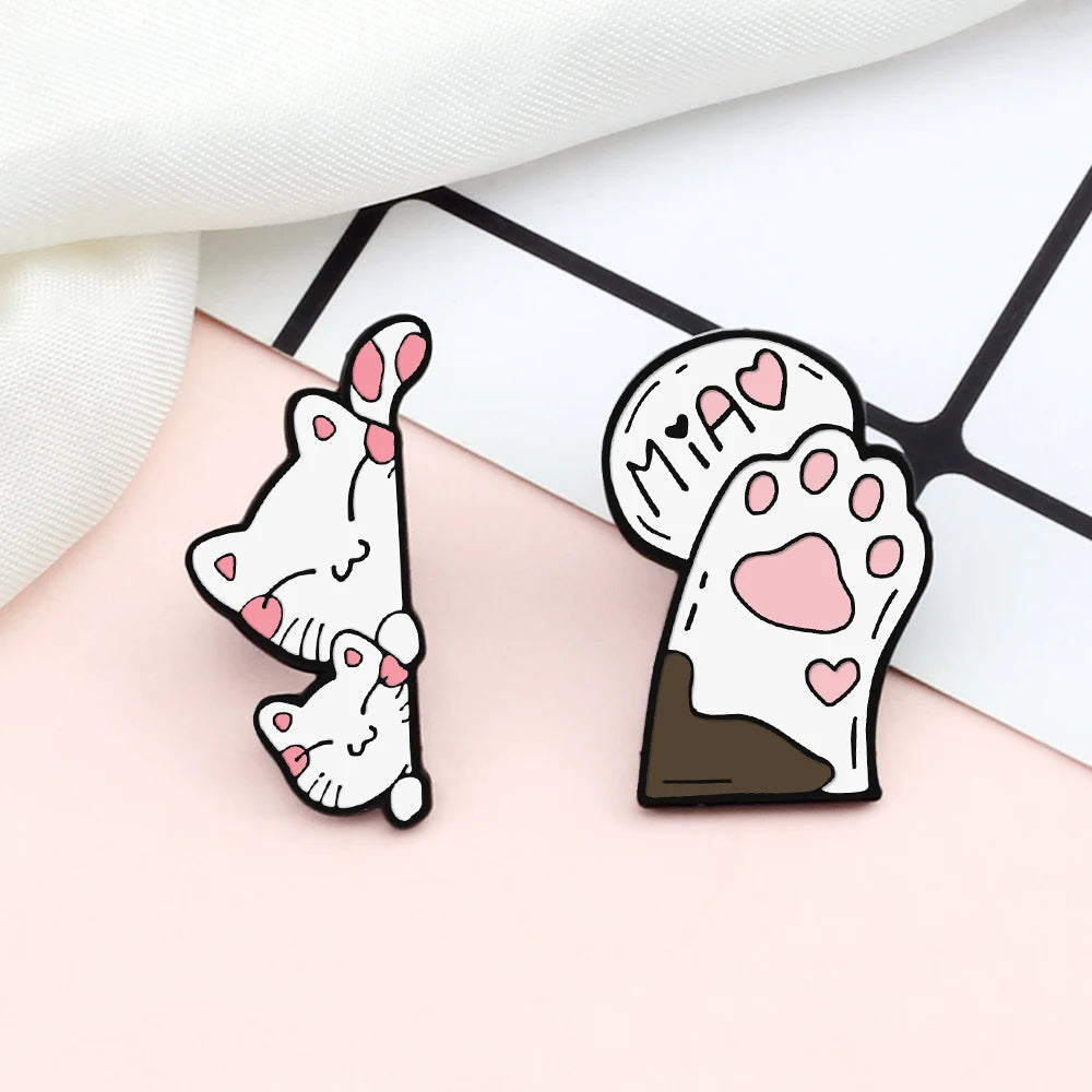Lovely Pink Cat Claw Enamel Pin – Cute Kitten Brooch for Kids & Girls