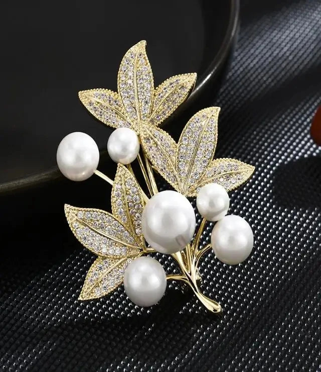 Vintage Dragonfly Brooch – Elegant Insect Pin for Women