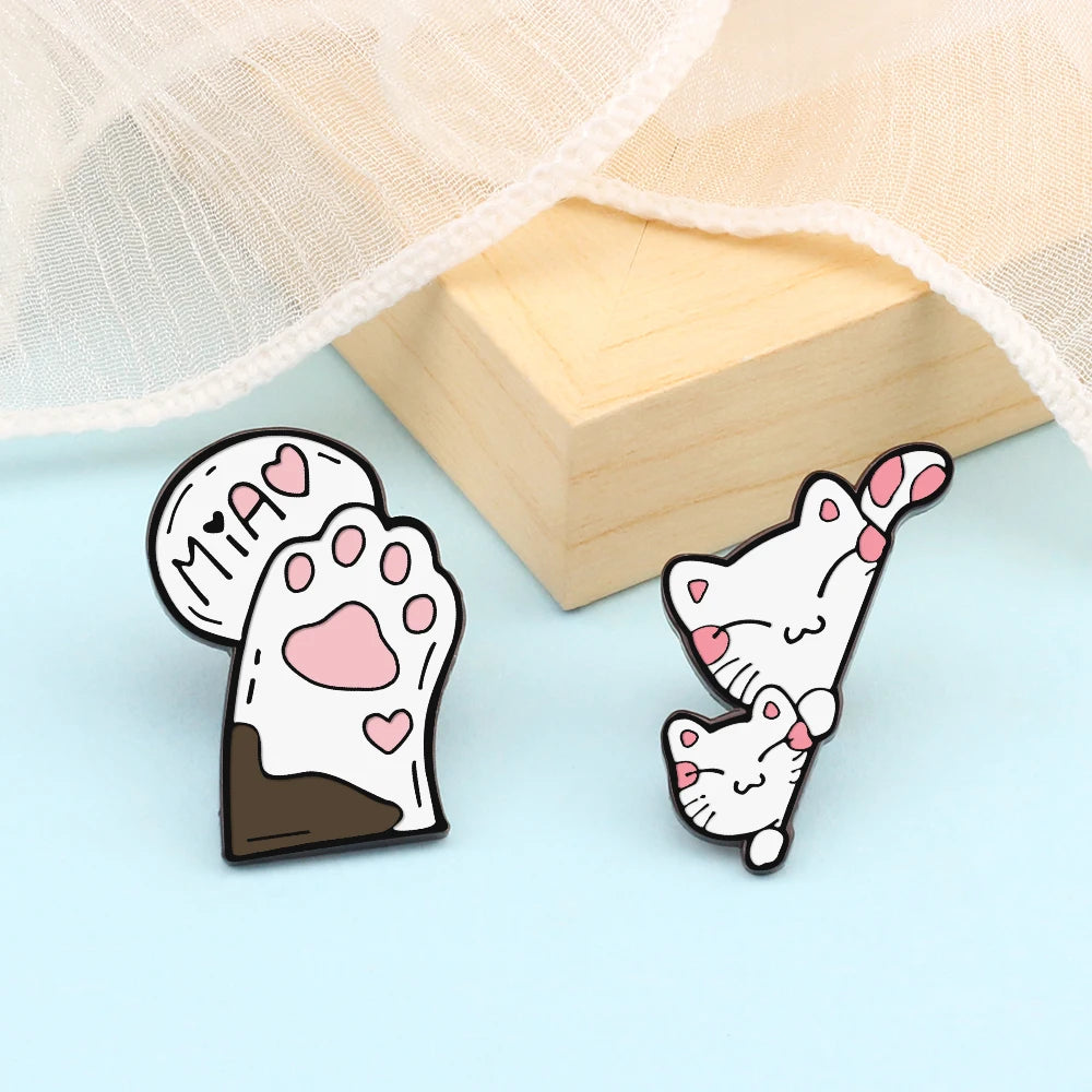Lovely Pink Cat Claw Enamel Pin – Cute Kitten Brooch for Kids & Girls