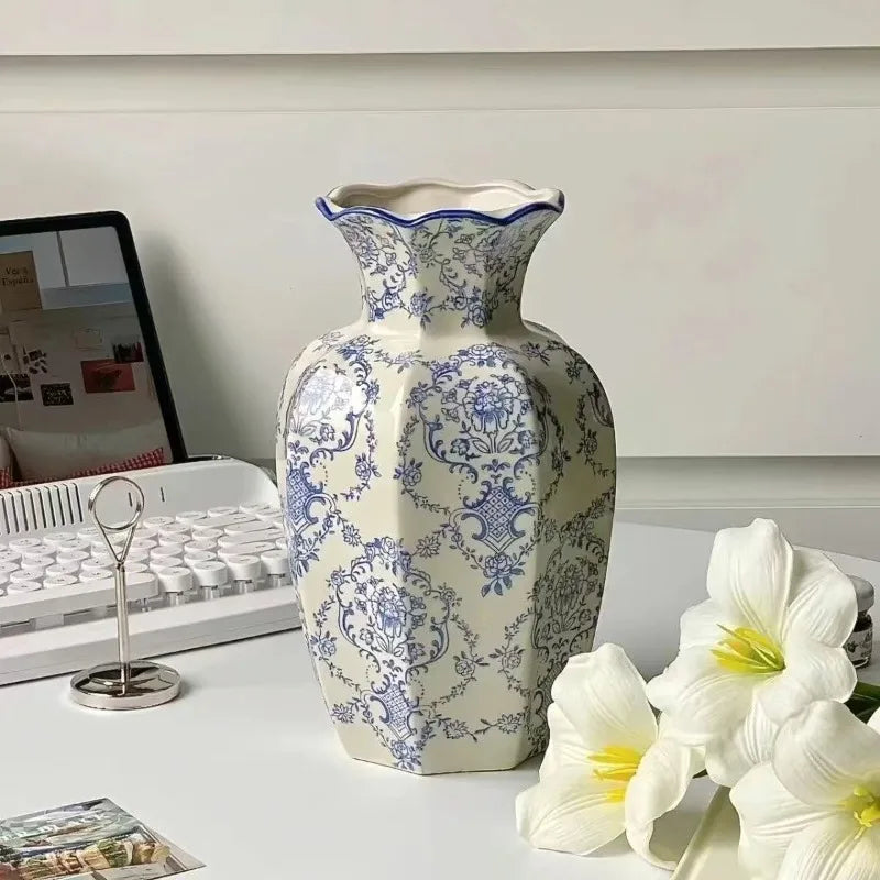 Flora Grace – Chic Ceramic Vase for Bouquets