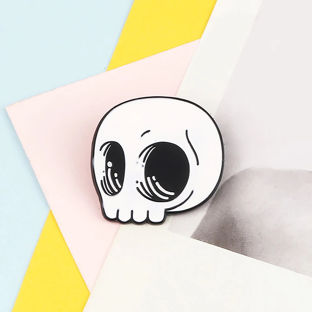 BOO! Skull Enamel Pin – Black & White Punk Horror Lapel Badge for Bags & Jackets