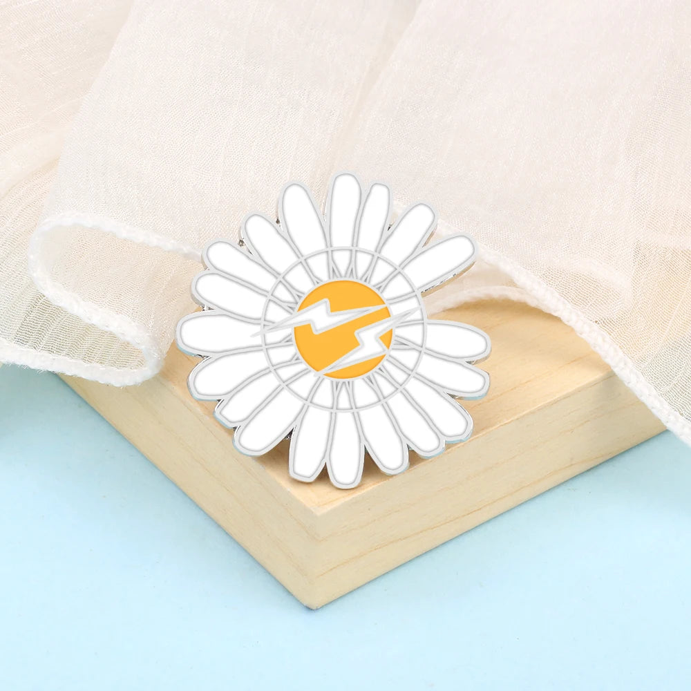 Cute Cartoon Bee Picking Honey Enamel Brooch – Sunflower & Daisy Pins for Women, Kids & Couples