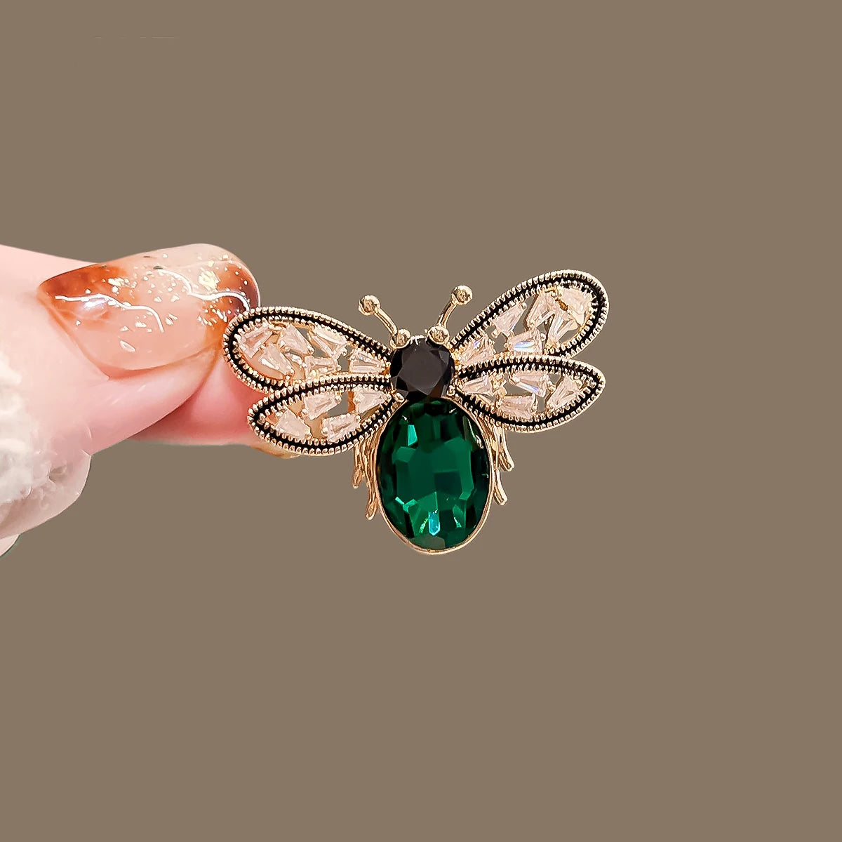 Exquisite Green Crystal Butterfly Brooch – Elegant Jewelry Gift for Women & Girls