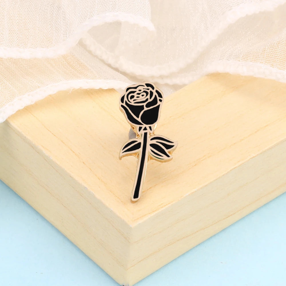 Cute Cartoon Bee Picking Honey Enamel Brooch – Sunflower & Daisy Pins for Women, Kids & Couples