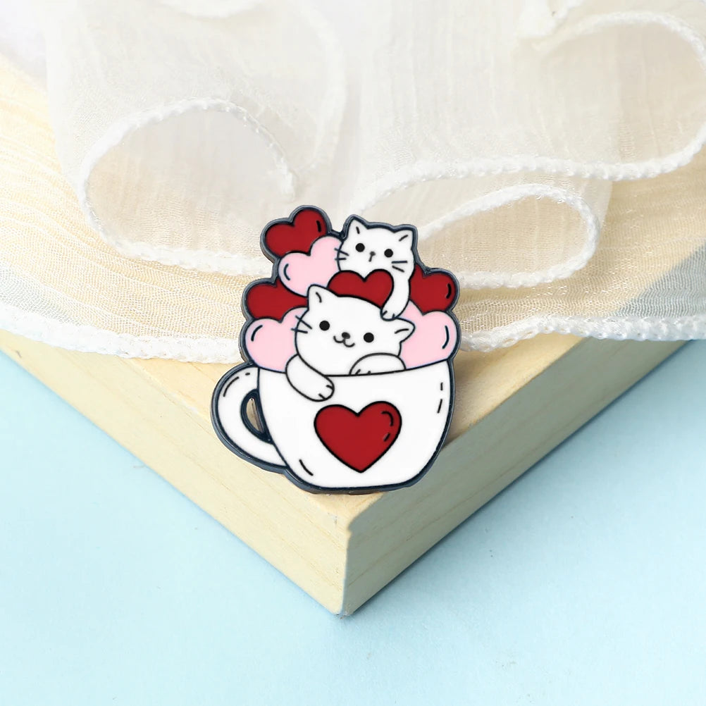 Winking Cat Couple Enamel Brooch – Sweet Kitten Lapel Pin Gift
